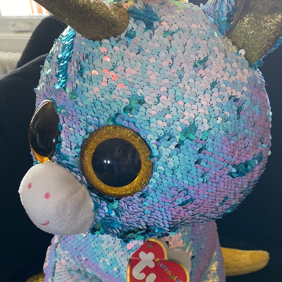 Sequin Flippable Dazzle - Picture 2 of 5